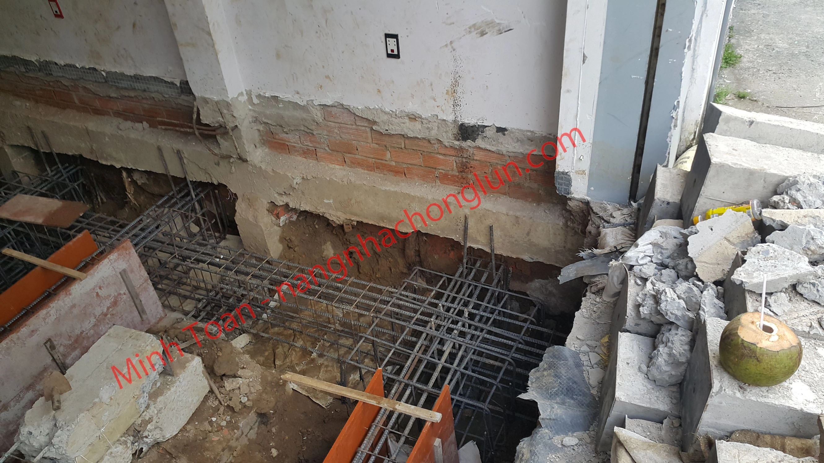 Hình ảnh đang thi công gia cố nền mống nhà