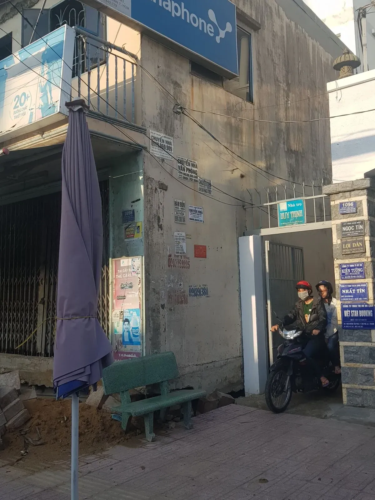 Hình ảnh đang tiến hành thi công nâng nhà