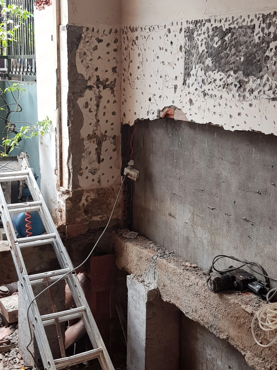 Hình ảnh móng nhà đã được gia cố sau khi nâng nhà, gia cố nền móng