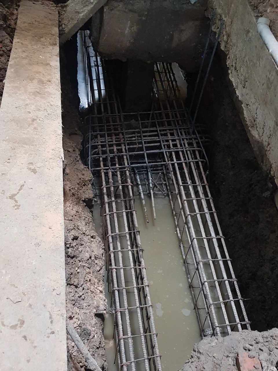 Hình ảnh nền móng nhà đang được xử lý gia cố nền móng